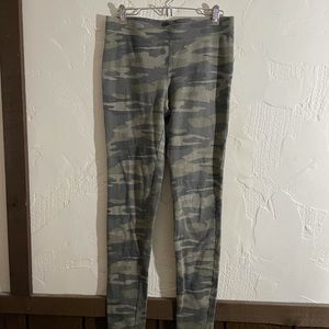 Small Express camo leggings
